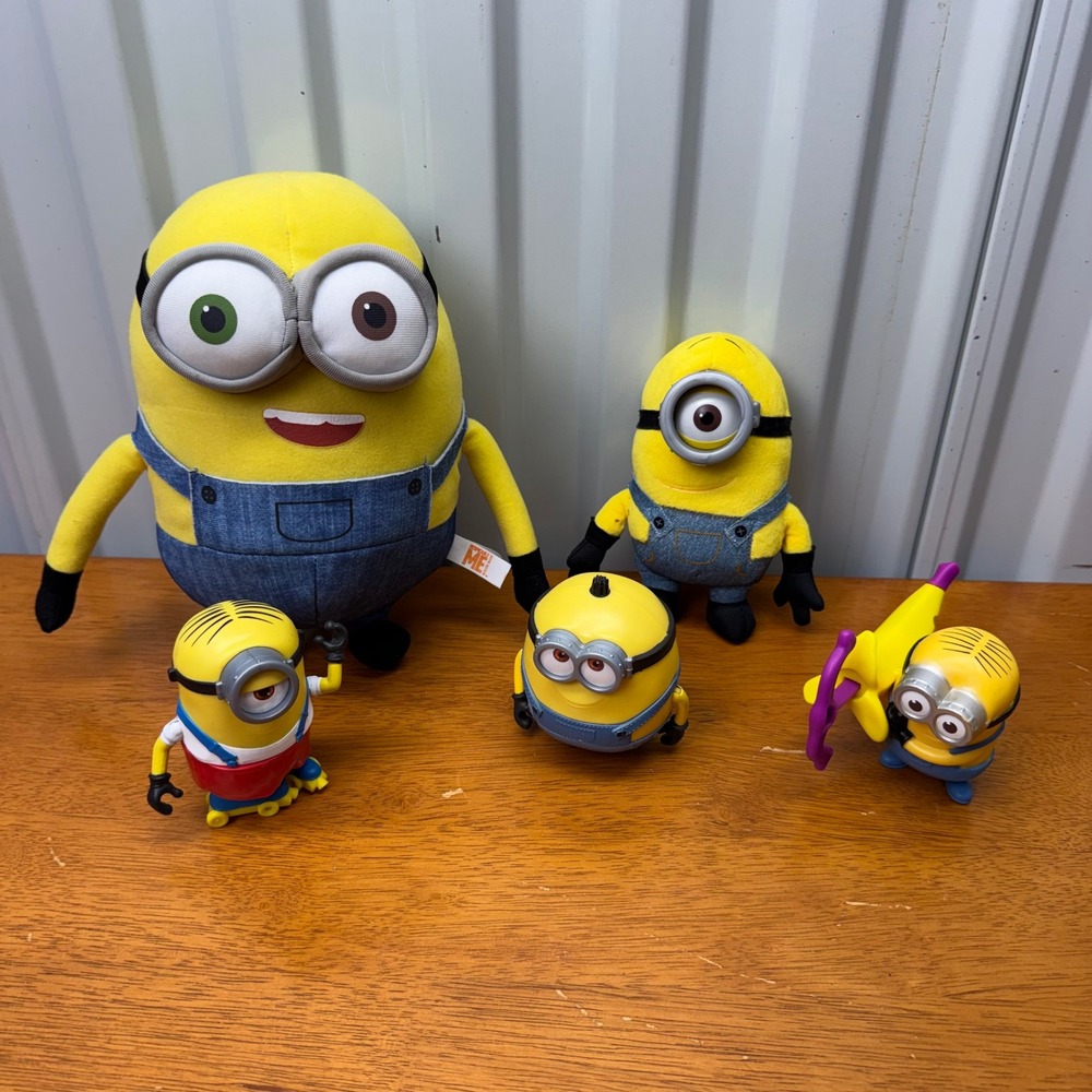 Despicable Me Minions Plush and Action Figure Lot Universal Studios McDonald's